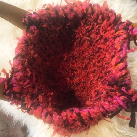 Hand Knit Cottage Core Purse Pink Beaded Flower Pendant Wood Handle. Barbie Core - Picture 2 of 4